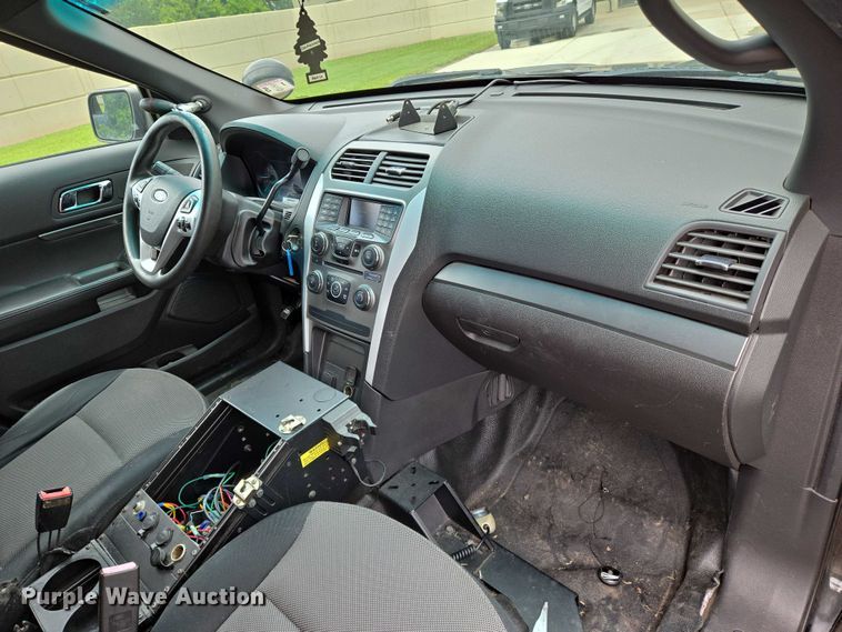 image for item EN8022 2013 Ford Explorer Police SUV