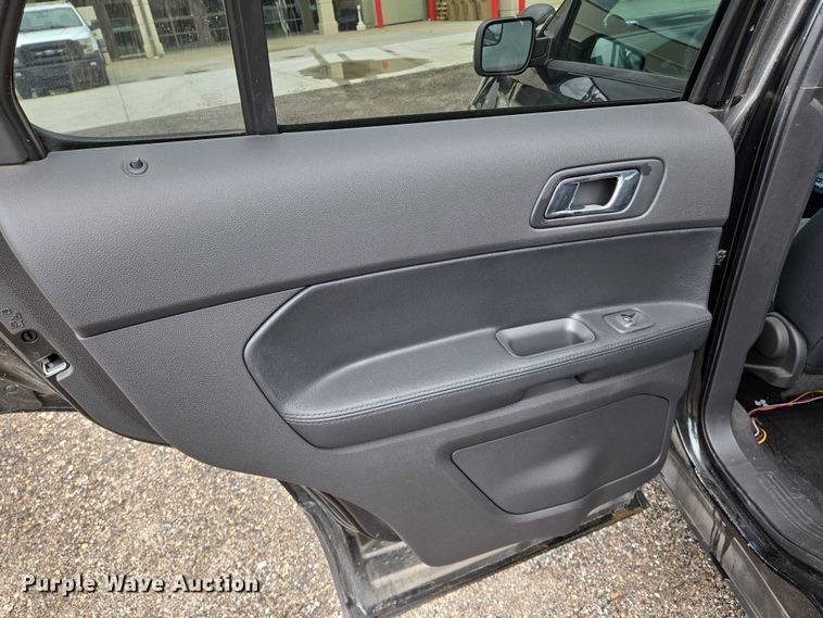 image for item EN8022 2013 Ford Explorer Police SUV