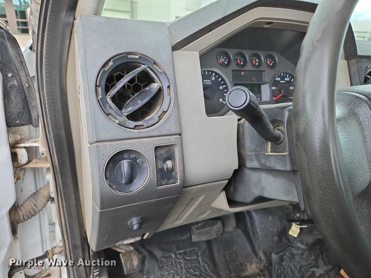 image for item EN8024 2008 Ford F250 Super Duty XL pickup truck