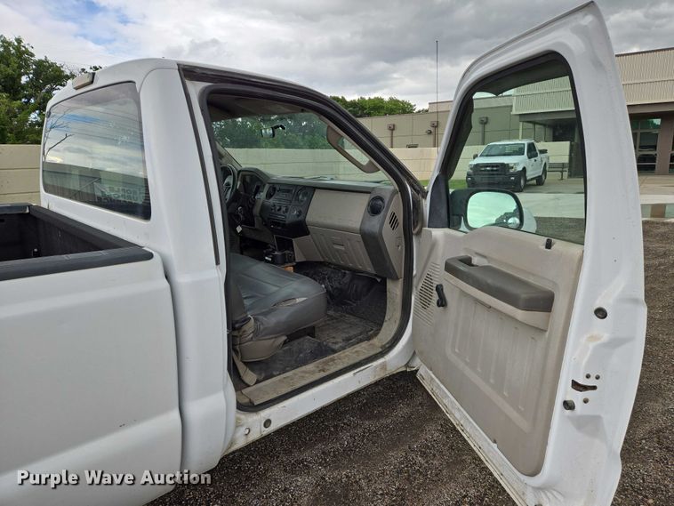 image for item EN8024 2008 Ford F250 Super Duty XL pickup truck