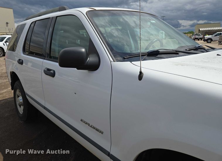 image for item EN8027 2005 Ford Explorer SUV