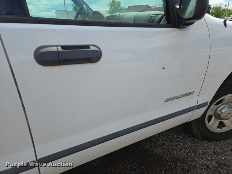 image for item EN8027 2005 Ford Explorer SUV