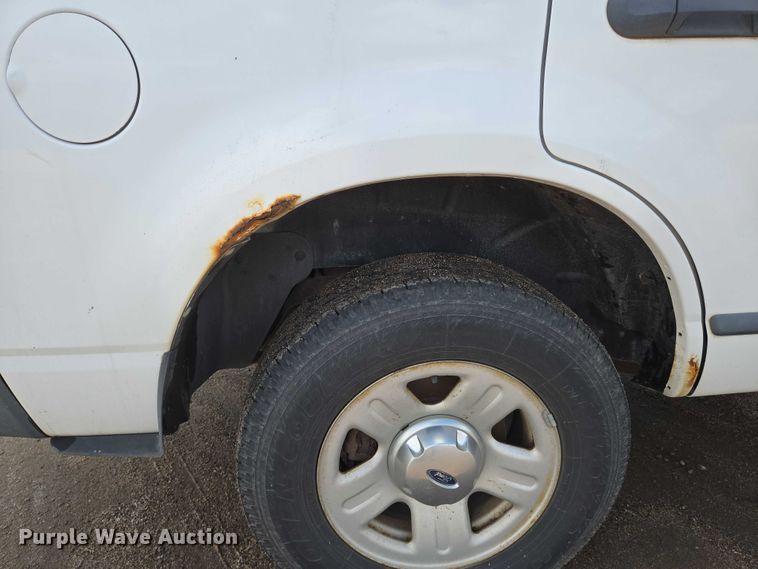 image for item EN8027 2005 Ford Explorer SUV
