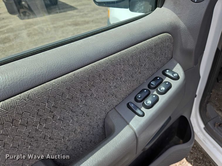 image for item EN8027 2005 Ford Explorer SUV