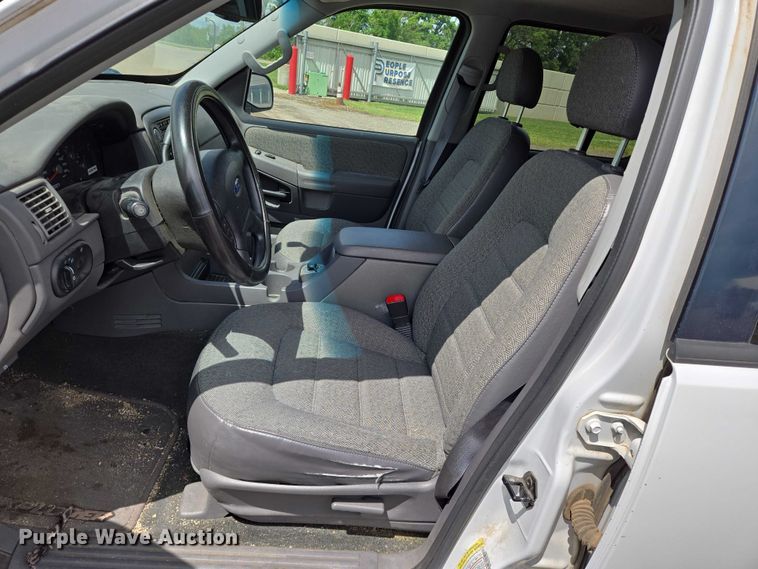 image for item EN8027 2005 Ford Explorer SUV