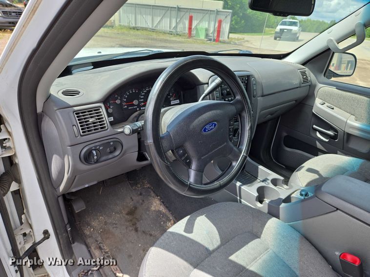 image for item EN8027 2005 Ford Explorer SUV