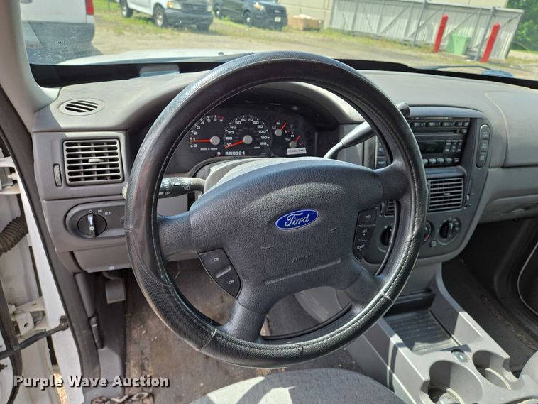 image for item EN8027 2005 Ford Explorer SUV