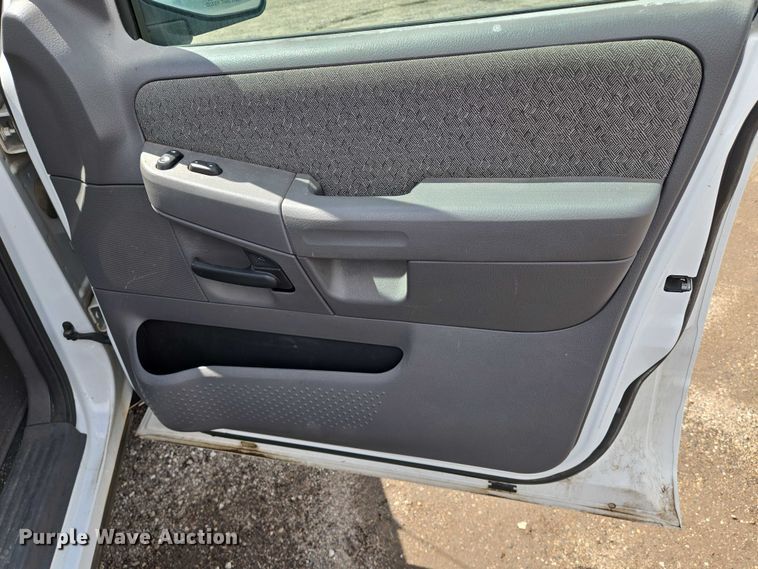 image for item EN8027 2005 Ford Explorer SUV