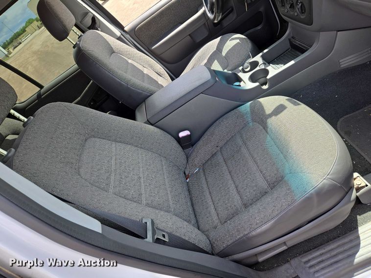 image for item EN8027 2005 Ford Explorer SUV