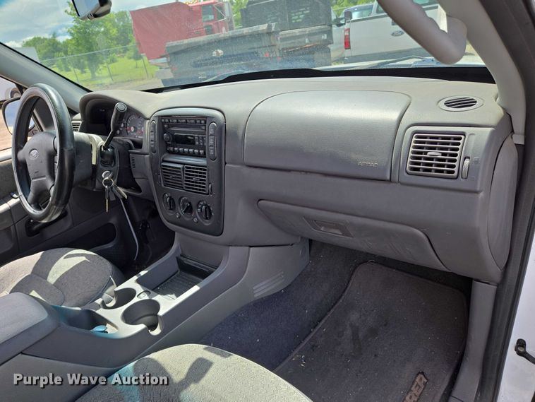 image for item EN8027 2005 Ford Explorer SUV