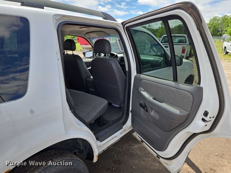 image for item EN8027 2005 Ford Explorer SUV