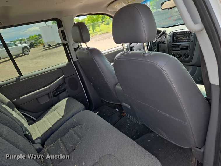 image for item EN8027 2005 Ford Explorer SUV