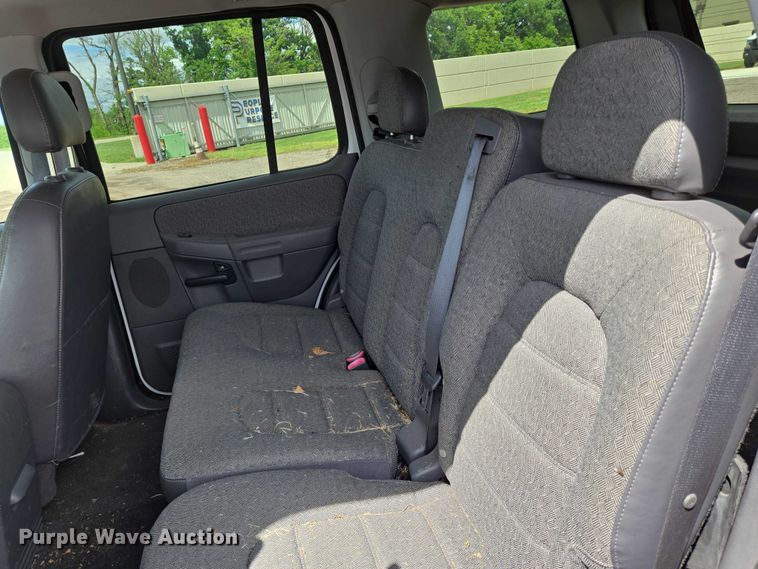 image for item EN8027 2005 Ford Explorer SUV