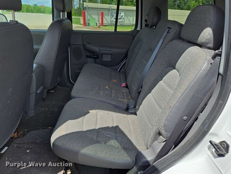 image for item EN8027 2005 Ford Explorer SUV