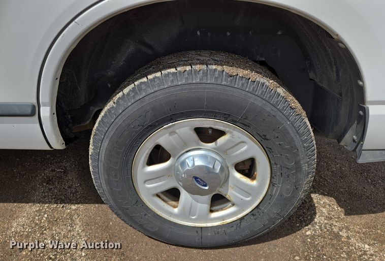 image for item EN8027 2005 Ford Explorer SUV