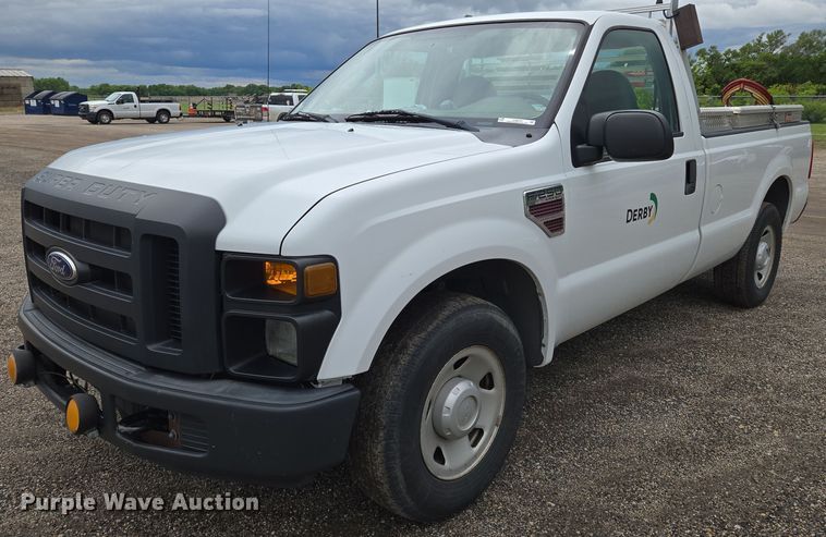 image for item EN8033 2008 Ford F250 Super Duty XL pickup truck
