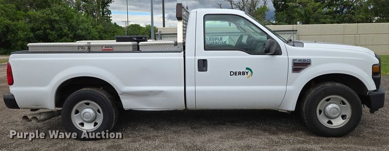 image for item EN8033 2008 Ford F250 Super Duty XL pickup truck