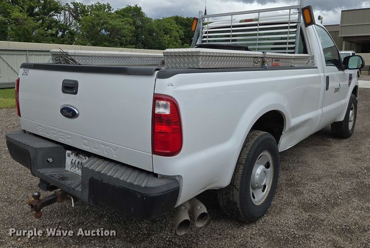 image for item EN8033 2008 Ford F250 Super Duty XL pickup truck
