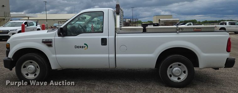 image for item EN8033 2008 Ford F250 Super Duty XL pickup truck