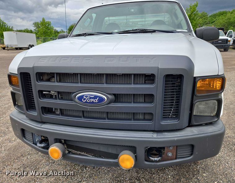 image for item EN8033 2008 Ford F250 Super Duty XL pickup truck