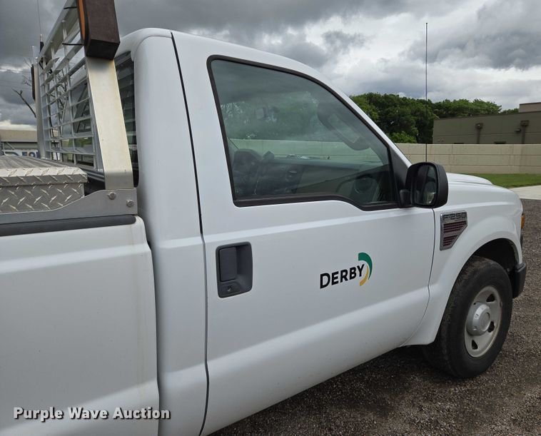 image for item EN8033 2008 Ford F250 Super Duty XL pickup truck