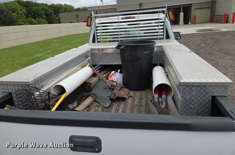 image for item EN8033 2008 Ford F250 Super Duty XL pickup truck