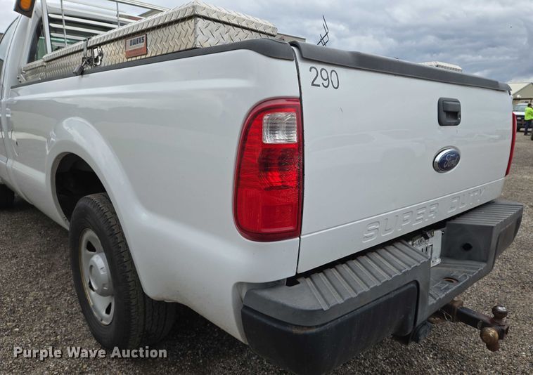 image for item EN8033 2008 Ford F250 Super Duty XL pickup truck