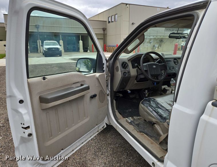 image for item EN8033 2008 Ford F250 Super Duty XL pickup truck