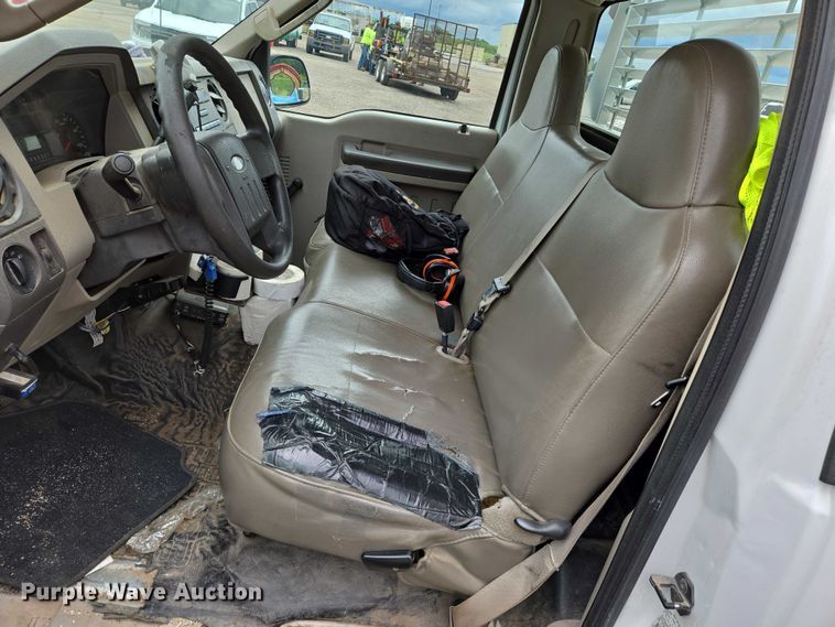 image for item EN8033 2008 Ford F250 Super Duty XL pickup truck