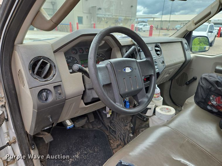 image for item EN8033 2008 Ford F250 Super Duty XL pickup truck