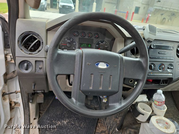 image for item EN8033 2008 Ford F250 Super Duty XL pickup truck