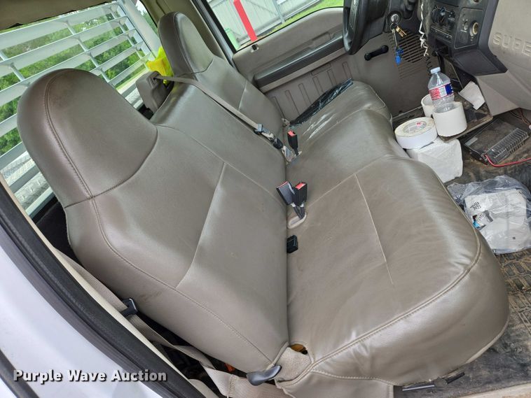 image for item EN8033 2008 Ford F250 Super Duty XL pickup truck