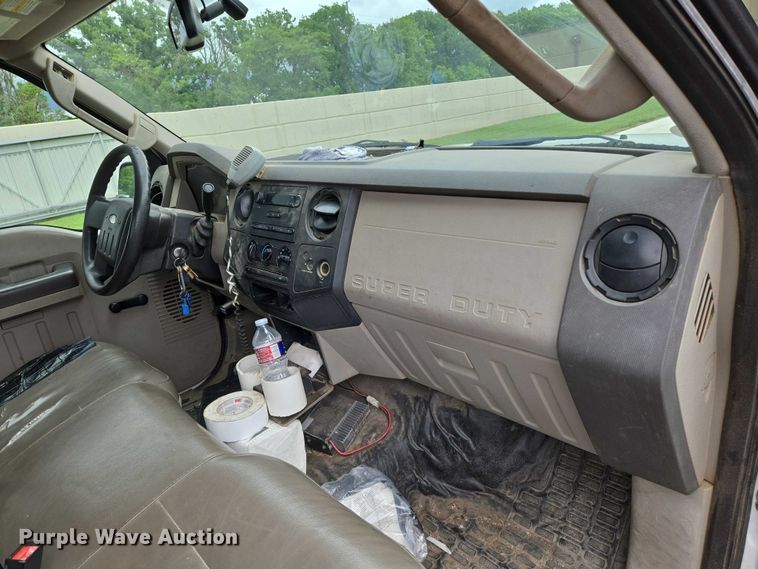 image for item EN8033 2008 Ford F250 Super Duty XL pickup truck