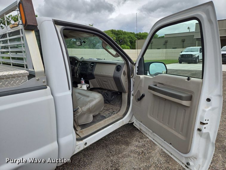 image for item EN8033 2008 Ford F250 Super Duty XL pickup truck