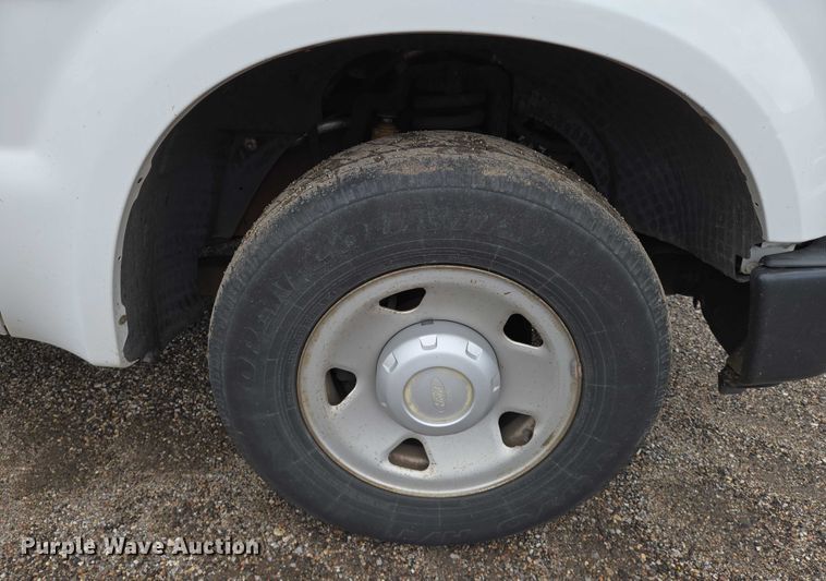 image for item EN8033 2008 Ford F250 Super Duty XL pickup truck