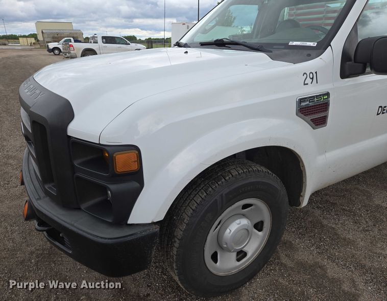 image for item EN8034 2008 Ford F250 Super Duty XL pickup truck