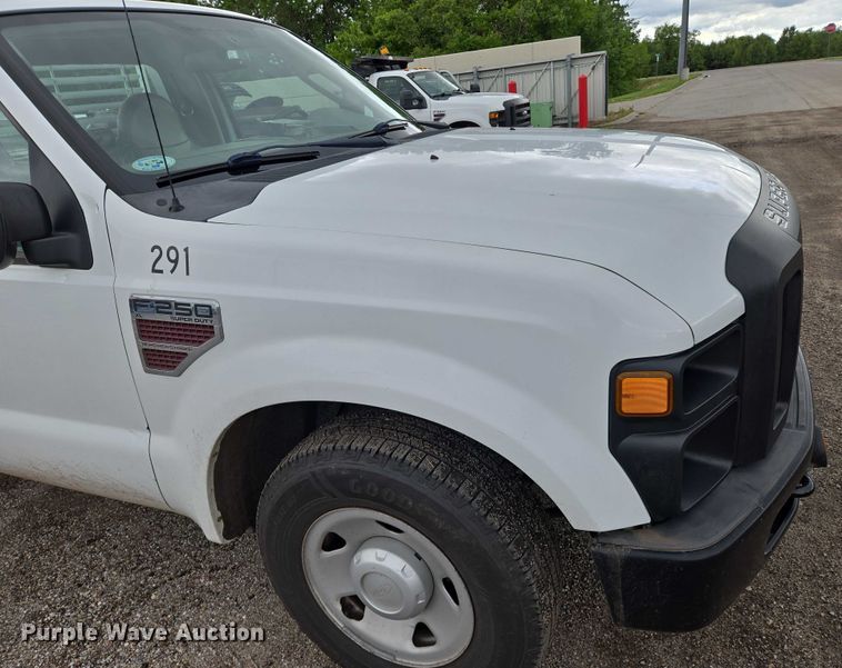 image for item EN8034 2008 Ford F250 Super Duty XL pickup truck