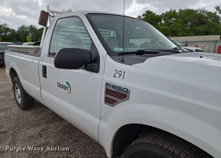 image for item EN8034 2008 Ford F250 Super Duty XL pickup truck