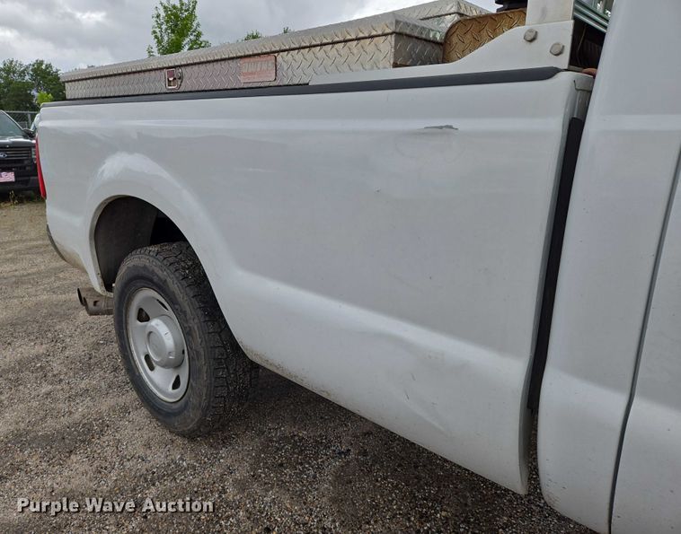 image for item EN8034 2008 Ford F250 Super Duty XL pickup truck