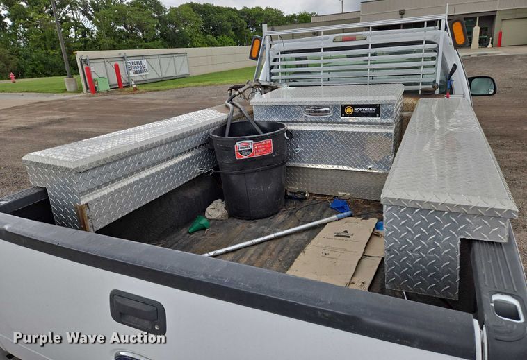 image for item EN8034 2008 Ford F250 Super Duty XL pickup truck