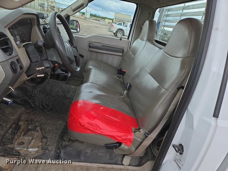 image for item EN8034 2008 Ford F250 Super Duty XL pickup truck