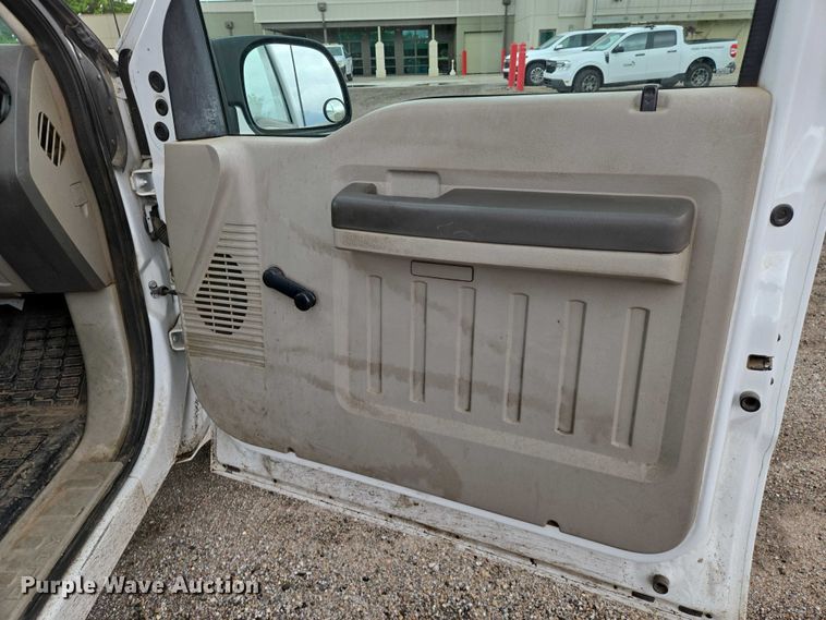 image for item EN8034 2008 Ford F250 Super Duty XL pickup truck