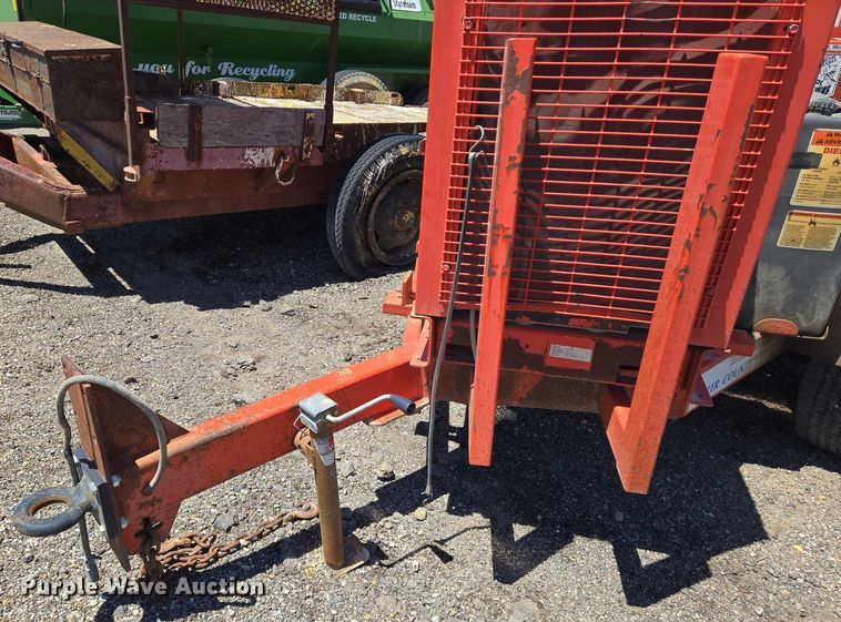 image for item EO0898 1997 Brush Bandit 200 XP wood chipper