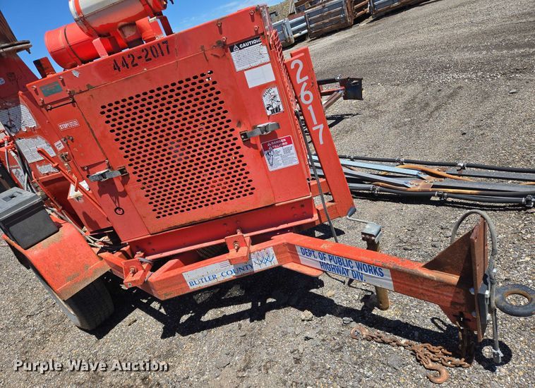 image for item EO0898 1997 Brush Bandit 200 XP wood chipper