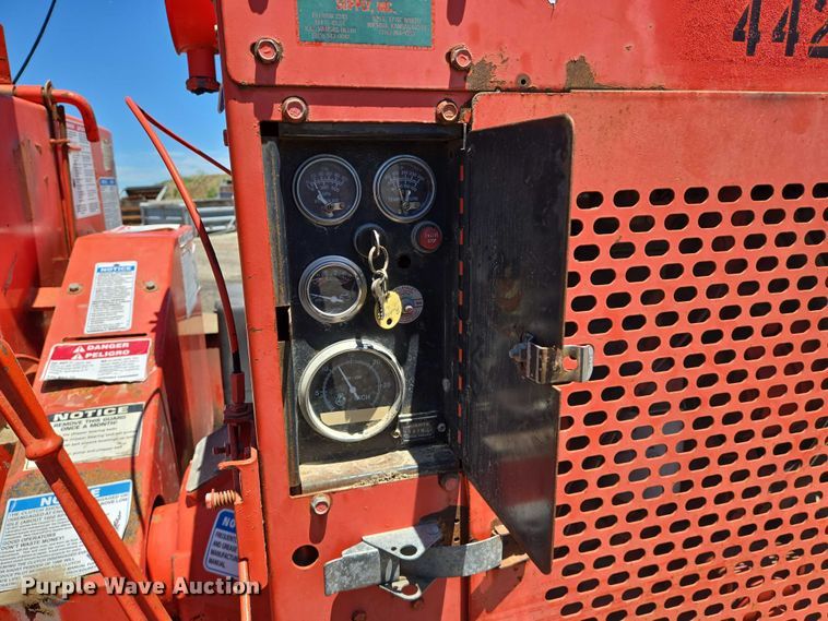 image for item EO0898 1997 Brush Bandit 200 XP wood chipper