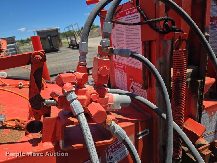 image for item EO0898 1997 Brush Bandit 200 XP wood chipper