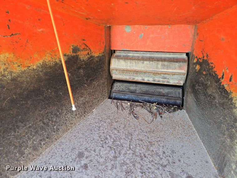 image for item EO0898 1997 Brush Bandit 200 XP wood chipper