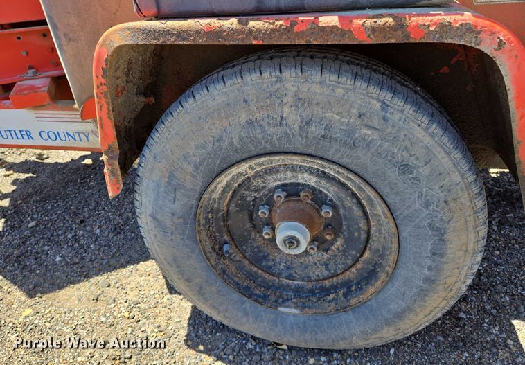 image for item EO0898 1997 Brush Bandit 200 XP wood chipper