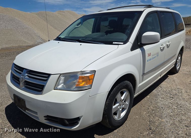 image for item EO0902 2010 Dodge Grand Caravan SXT van