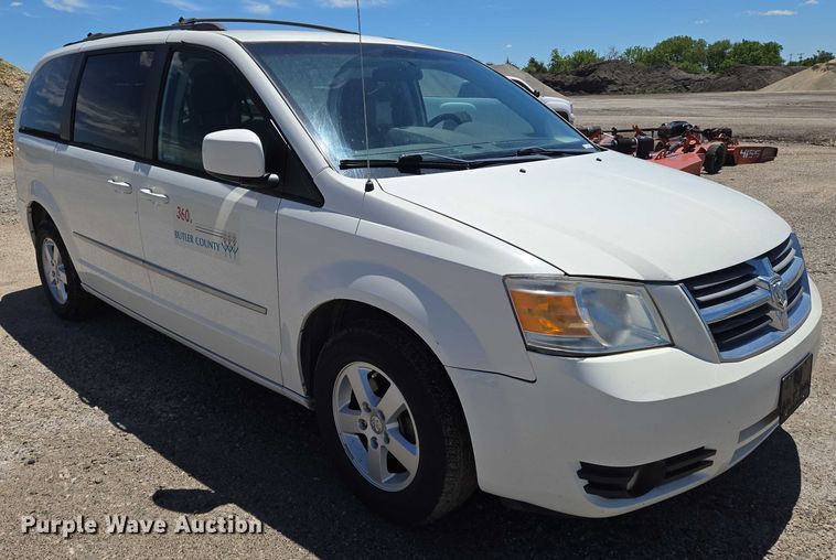 image for item EO0902 2010 Dodge Grand Caravan SXT van